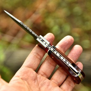 Cuchillo de Camping de Acero de Damasco de Grado Industrial UA Supplies, Punta de Cuchillo Tipo Drop Point, Afilado como una Navaja, Grosor de Hoja de 0.5mm, Longitud Total de 6.5 Pulgadas, EDC - Product Image 5