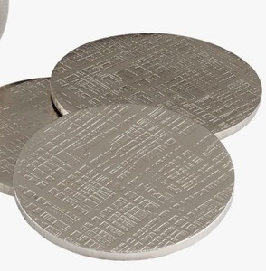 Juego de Posavasos de Metal Cepillado y Aluminio Grabado con Soporte |   Juego de 4 piezas modernas, reutilizables, ecológicas y antideslizantes para uso en el hogar y el bar - Product Image 2