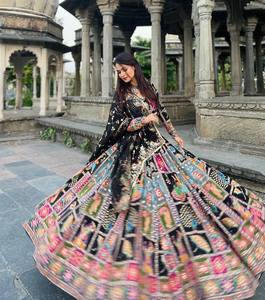ชุดเดรสงานปักกระจกแบบ Vastra Navratri ผ้ามัสลินทรงบานหรูหรา ชุดเดรสพิมพ์ลายกระจกสุดหรู ชุดเลเฮนกาโจลีผ้ามัสลินคอตตอนพรีเมียม - Product Image 4