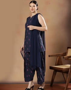 Conjunto de Salwar Kameez Floral Azul Tradicional de Algodón Puro para Mujer de K V International con Farshi Salwar Dupatta para Ocasiones Festivas - Product Image 2