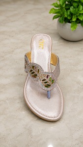 Sandales plates sexy à bout fermé avec strass roses, claquettes métalliques à enfiler, légères, souples, antidérapantes, pour la plage et les vacances - Product Image 4