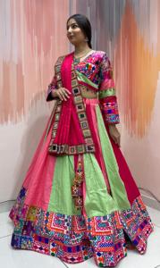 Ensemble Lehenga Choli indien traditionnel avec dupatta brodé, en coton, longueur au sol, tenue de mariage pour femme, coupe ample, multicolore - Product Image 2