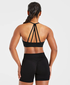 Ensemble de yoga 2 pièces sur mesure pour femme – Haut court à col rond et short taille haute – Noir uni, respirant, sans couture, en Spandex et Polyester - Product Image 2
