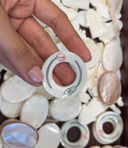 Conchas de Nácar Natural para Tallar, Piezas de Concha Marina con Forma Personalizada para Manualidades, Joyería y Decoración - Product Image 1