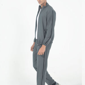 Veste de survêtement grise pour homme avec fermeture éclair intégrale, col montant, poches latérales, respirante, décontractée, coupe classique, saison printemps - Product Image 3