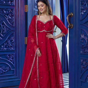 Venta al por mayor de ropa étnica con MOQ bajo, stock disponible, envío rápido, fabricante OEM, marca privada, Kurta/Kurti para mujer de crepé natural pesado - Product Image 1