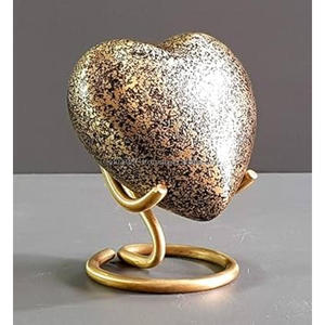 Urnes décoratives en forme de cœur en métal finies à la main avec de belles courbes et une construction solide, idéales pour la conservation des cendres d'animaux domestiques ou humaines - Product Image 5