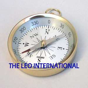 Boussole portable en acier inoxydable - Pointeur nord fiable pour la randonnée en plein air, le camping et la décoration de bureau et accessoires - Product Image 2