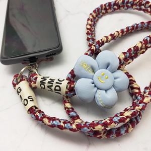 Correa de Teléfono Trenzada de Nailon y Metal, Resistente y Portátil, Diseño de Flor de Cinco Pétalos, Suave, Mantiene el Teléfono Seguro, Agrega un Toque Divertido al Look Diario - Product Image 1