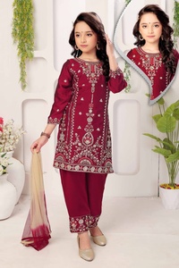 Ensemble Kurti Salwar en coton brodé ethnique pour filles Rani, sans plis, couleur rouge foncé |   Vêtements ethniques indiens en gros | - Product Image 1