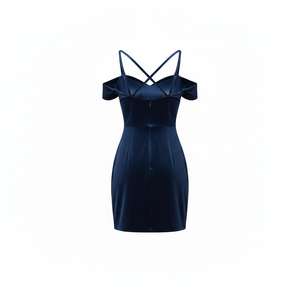 ชุดเดรสกำมะหยี่สไตล์เกาหลีสมัยใหม่สำหรับผู้หญิง แบบมินิ ผ่าข้าง ไหล่เปลือย สีพื้น สำหรับงานพรอม - Product Image 3