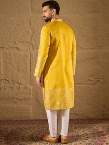 Ensemble Kurta Pajama pour homme KV jaune gaufré, coupe classique, mélange de soie, tenue traditionnelle indienne/pakistanaise pour mariage et fête, séchage rapide - Product Image 4