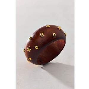 Pulsera de Madera con Pentagrama Retro, Diseño Ancho con Remaches, Hecha a Mano, Resistente al Agua, Color Natural, Accesorio Unisex - Product Image 1