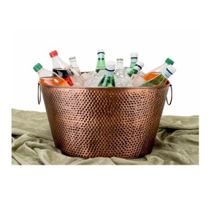 Cubo de Cobre Martillado Grande para Bebidas – Cubo de Hielo Redondo Estilo Antiguo con Asas de Anillo, Gran Capacidad, Revestimiento Antiderrames, Enfriador de Mesa - Product Image 1