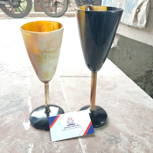 Copa de Cuerno de Búfalo y Latón, Ecológica, Hecha a Mano, Diseño Moderno, la Mejor Calidad, Regalo de Navidad de Artesanos Indios - Product Image 2