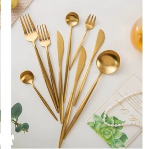 Juego de cubiertos de metal de primera calidad, adecuado para las comidas diarias, que ofrece un rendimiento duradero de acero inoxidable y un diseño elegante. - Product Image 3