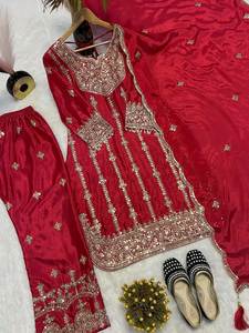 Salwar Kameez élégant et magnifique pour mariage et fêtes, en pure soie Chinon, coupe droite, bordure ethnique, pour femmes. - Product Image 3