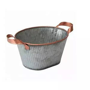 กระถางต้นไม้โลหะชุบสังกะสีพร้อมที่จับสีทองแดงสำหรับปลูกในร่มและกลางแจ้งสำหรับบ้านไร่ - Product Image 1