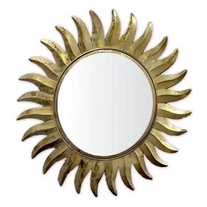 Espejo bien diseñado que aporta valor y encanto a propiedades residenciales. La brillantez de un espejo elegante enriquece los estilos de decoración de lujo. - Product Image 2