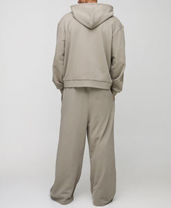 Ensemble de survêtement athleisure minimaliste en molleton de coton épais, comprenant un sweat à capuche zippé taupe et un pantalon de survêtement à jambes larges - Product Image 5