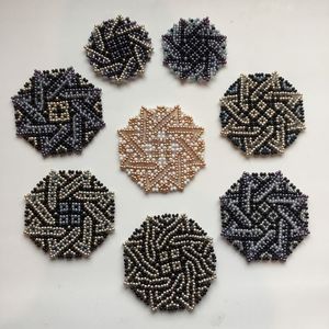 Posavasos Decorativo Hecho a Mano con Cuentas Bordadas Florales, Forma Personalizada para Decoración del Hogar, Mesas de Café, Bares - MD HANDICRAFTS - Product Image 2