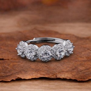 Anillo Clásico de Moissanita con Corte Redondo y Cinco Piedras en Halo, Plata de Ley 925 Original, Moderno, para Boda, Compromiso, Regalo para Amigos - Product Image 1