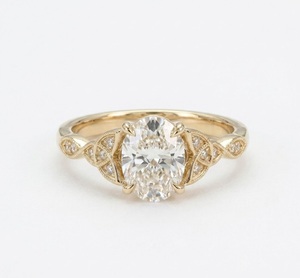 Bague de fiançailles en or jaune 14 carats, style vintage, or antique, diamant de laboratoire taille ovale, nœud celtique symbolique Triquetra - Product Image 5