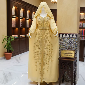 ชุดเดรสฟาราชาแบบดูไบ สีเหลืองสวยงาม ดีไซน์แบบดั้งเดิมของชาวมุสลิมโมร็อกโก ประดับด้วยลูกปัดหิน งานแฮนด์เมด ผ้าสี่ทิศทางยืดได้ แขนสามส่วน - Product Image 1