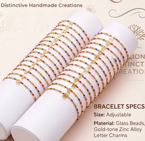 Ensemble de bracelets perlés alphabet A à Z pour usage quotidien, avec breloques lettres dorées, vente en gros - Product Image 3