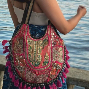 Bolsos Banjara Hechos a Mano en India, de Moda y Alta Venta, con Bordado y Espejos, Bolsos de Hombro Estilo Boho, Bolsos de Playa, Ideales para Fiestas y Eventos - Product Image 1