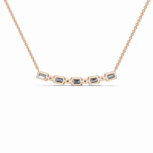 Collar de Diamantes Cultivados en Laboratorio Emerald Cascade en Oro Rosa de 18K con Colgante de Corte Redondo y Esmeralda para Compromiso y Boda - Product Image 6