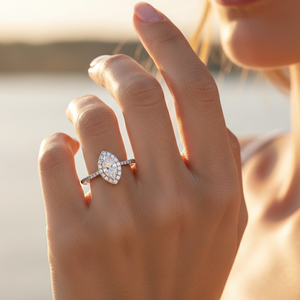 Aniva Anillo de Compromiso de Oro Blanco de 9K con Diamante de Corte Brillante y Halo, Banda Pavé para Mujer, Joyería Fina Étnica Certificada IGI, Regalo Nupcial - Product Image 5