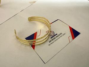 Brazalete Magnético Hecho a Mano de Aleación de Cobre para Mujer - Joyería Energética con Patrón Geométrico Clásico para Fiestas - Product Image 2