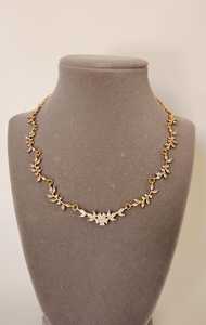 Collier romantique vintage plaqué or avec fleur en cristal naturel, pendentif élégant pour femme, idéal pour mariage, soirée ou fiançailles - Product Image 3