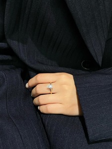 แหวนหมั้นเพชรทรงลูกแพร์ 1.68 กะรัต เพชรเลี้ยงในห้องปฏิบัติการ ทองคำขาว 14K ดีไซน์เรียบหรู เครื่องประดับเจ้าสาว รับรองโดย IGI จาก Hecza Jewels - Product Image 5