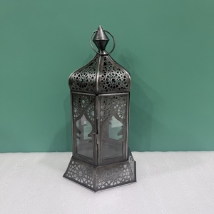 Farol Marroquí de Hierro/Vidrio de Diseño Artesanal con Acabado Antiguo para Decoración del Hogar - Product Image 3