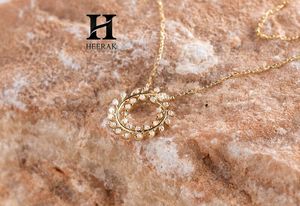 Fabricante de Joyería Fina Personalizada, Colgante de Corona de Diamantes en Oro de 14k - Elegante Collar Botánico para Venta al Por Mayor - Product Image 5