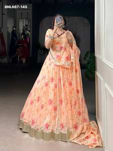 Nueva Tendencia de Moda Elegante: Conjunto de Lehenga-Choli y Dupatta de Seda Tabby con Estampado Floral y Detalles de Encaje, Fabricante de Moda Femenina - Product Image 3