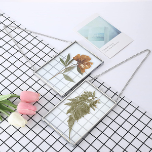 Cadre photo décoratif mural en métal avec chaîne suspendue et verre transparent, finition argentée, idéal pour la maison et le bureau – Meilleure vente à prix imbattable - Product Image 5