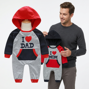 Combinaison Bébé Unisexe à Capuche Manches Longues en Coton Tricoté avec Imprimé « I Love Dad Mom » et Fermeture Éclair YKK Bidirectionnelle – Décontractée pour Toutes Saisons – Vente en Gros - Product Image 3