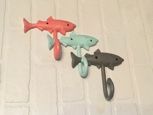 Gancho de pared con forma de pez dorado, colgador de pared decorativo de metal para colgar toallas, llaves, bolsos y decoración de baño y hogar de estilo náutico - Product Image 2