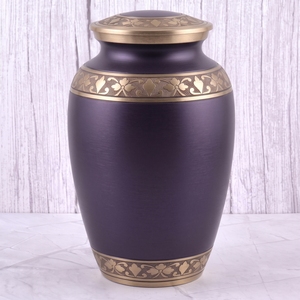 Urna funeraria de latón con diseño floral rojo y dorado, superficie brillante, para cenizas humanas, urna conmemorativa. - Product Image 5