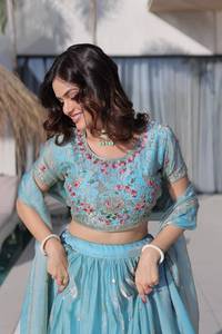 Conjunto de Lehenga Choli Bordado para Mujer con Dupatta, Ropa Étnica de Diseñador, Traje Tradicional para Bodas y Fiestas Indias - Product Image 3