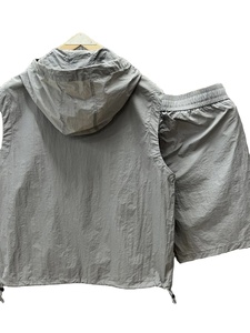 ชุดสูทลำลองแขนกุดมีฮู้ดสำหรับผู้ชายชุดใส่ทำงานแฟชั่นทรงหลวมๆเสื้อแขนกุดเอวกางเกงขาสั้นชุดสองชิ้น - Product Image 4