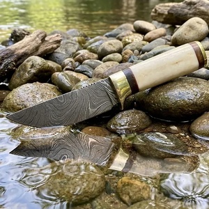 Fournisseur en gros de couteaux de chasse/découpe de viande/de camping haut de gamme en acier Damas avec manche en os et étui en cuir pour les acheteurs des États-Unis et d'Europe - Product Image 3