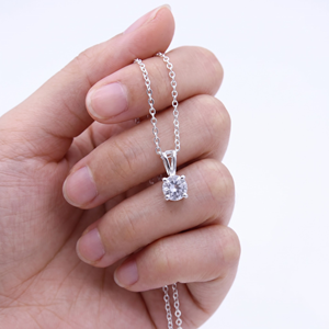 Vente en gros de colliers pendentifs en argent sterling 925 massif avec quartz rose naturel rond à 4 griffes, bijoux fins, Memoria Jewels - Product Image 1