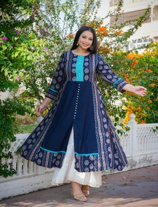 Kurti en rayonne pour femme grande taille, coupe trapèze, imprimé floral bleu, brodé, col rond, manches trois quarts, confortable à porter - Product Image 1