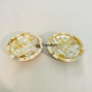 Bol de service décoratif artisanal de style ange avec incrustation de nacre de luxe par Tradebyd - Product Image 2