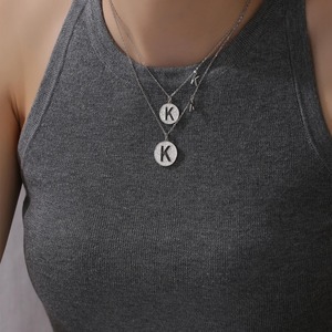 Colgante único de plata de ley 925 con moissanita y letra inicial K, con collar, venta al por mayor. - Product Image 6