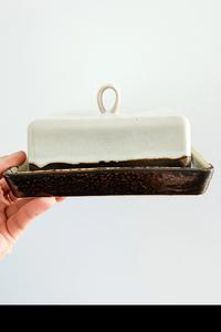 Pot à beurre de style artisanal avec couvercle à poignée, base profonde, élégant, pour comptoir de cuisine et salle à manger - Product Image 4